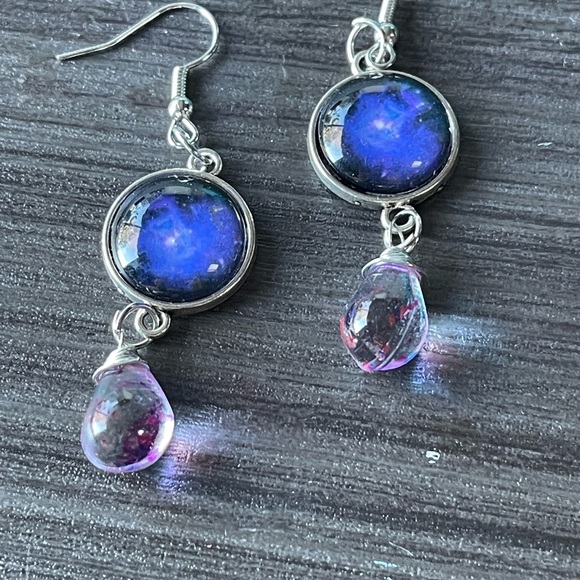 Blue/purple Glass Galaxy earrings - Picture 2 of 2